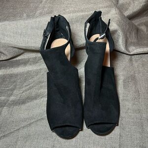 Madden Girl Rooney Black Suede Open Toe Size 8